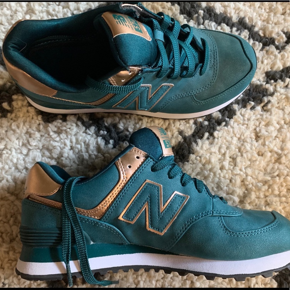 New Balance Precious Metals Emerald size 9.5